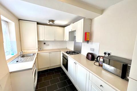 3 bedroom terraced house to rent, St. Ives Road, Manchester, M14