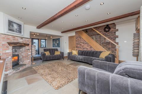 3 bedroom terraced house for sale, Latham Lane, Gomersal, Cleckheaton, BD19