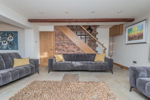 3 bedroom terraced house for sale, Latham Lane, Gomersal, Cleckheaton, BD19