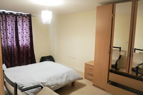 1 bedroom in a house share to rent, Airedale Road, London W5