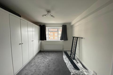 1 bedroom flat to rent, The Grove, Isleworth TW7