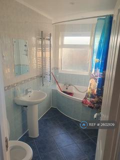3 bedroom semi-detached house to rent, Lower Broad Street, Dagenham, RM10