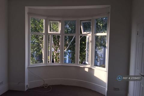 1 bedroom flat to rent, North Avenue, Southend-On-Sea, SS2