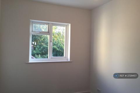 1 bedroom flat to rent, North Avenue, Southend-On-Sea, SS2