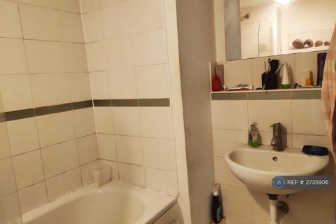1 bedroom flat to rent, Gateway Court, Ilford, IG2