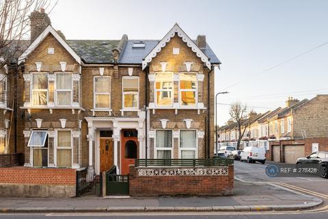 3 bedroom flat to rent - High Road Leyton, London, E15
