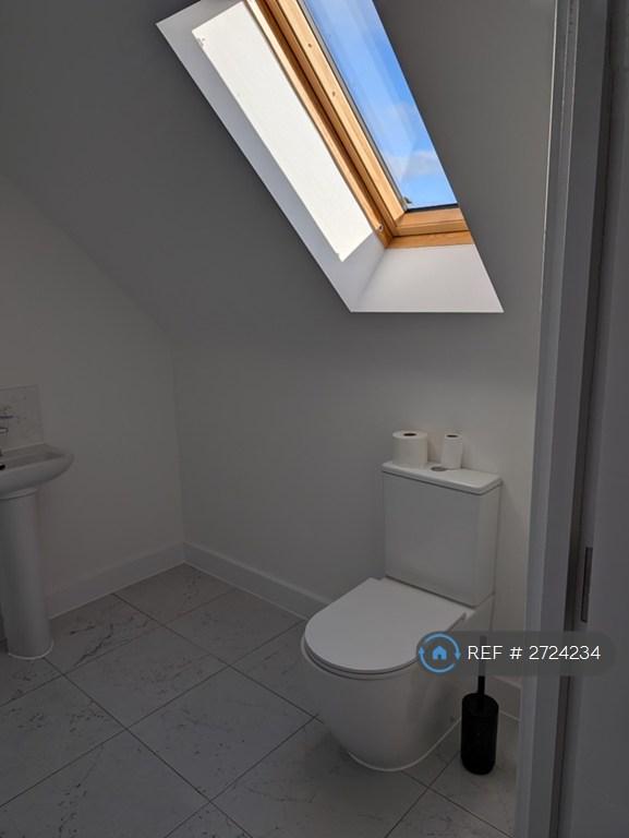 En-Suite Bathroom (Room 3)