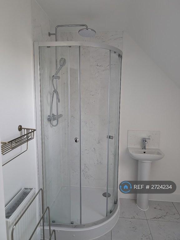En-Suite Bathroom (Room 3)