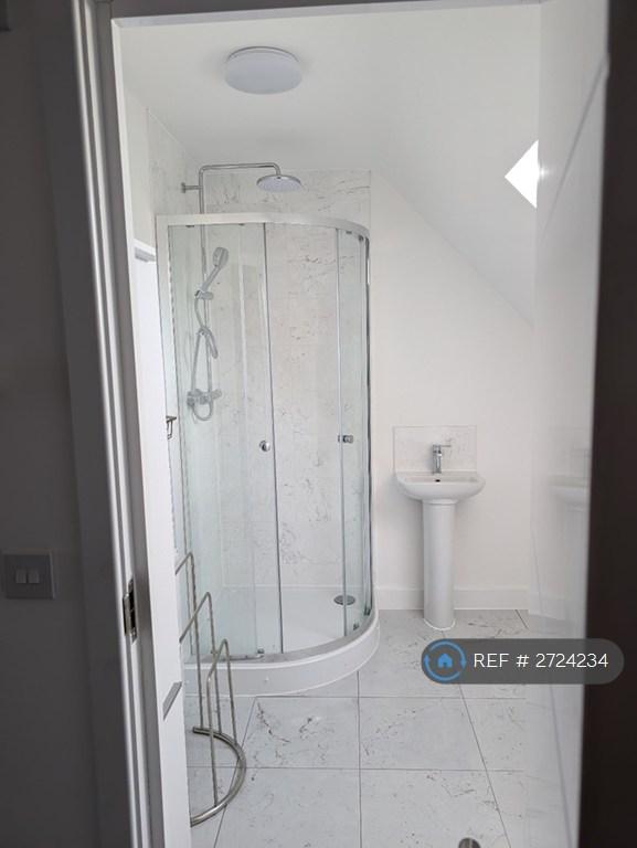 En-Suite Bathroom (Room 3)