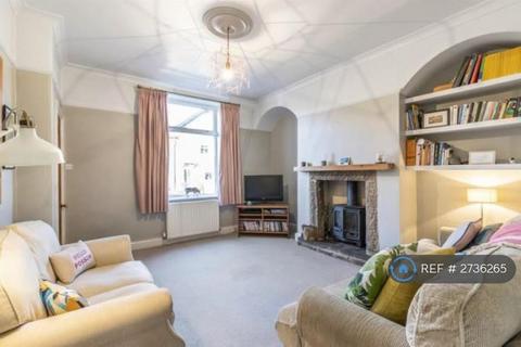 2 bedroom terraced house to rent, Ash Grove, Ilkley, LS29