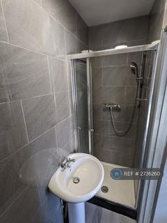 Studio to rent, Western Avenue, London, W3