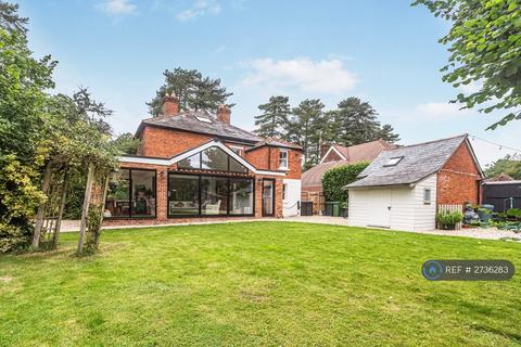 5 bedroom detached house to rent - Andover Road, Newbury, RG14