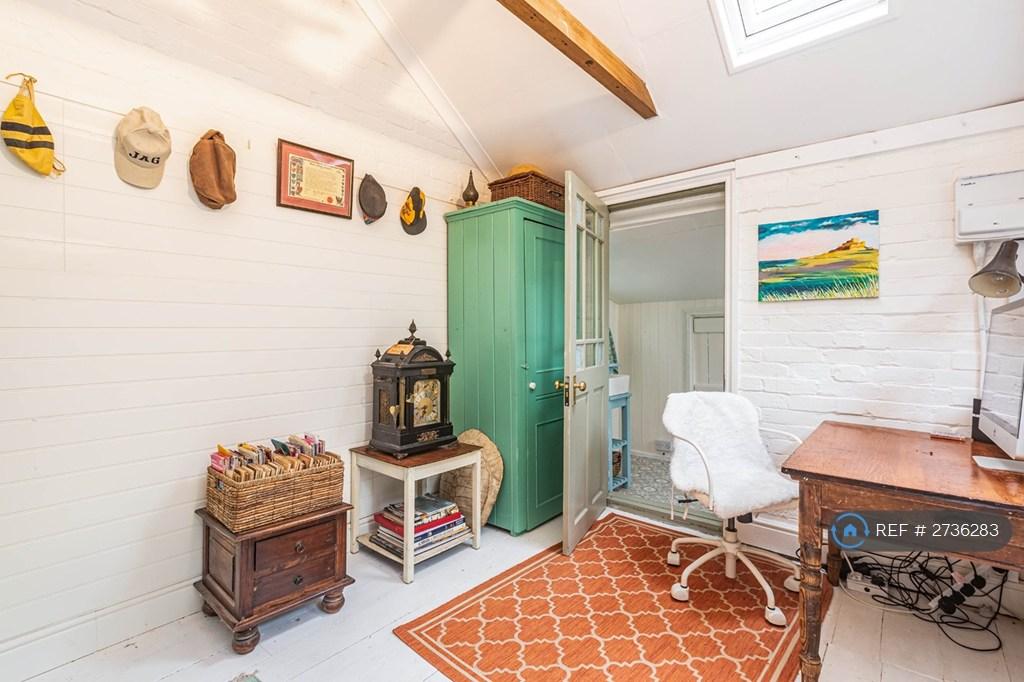 Bedroom 5/Study