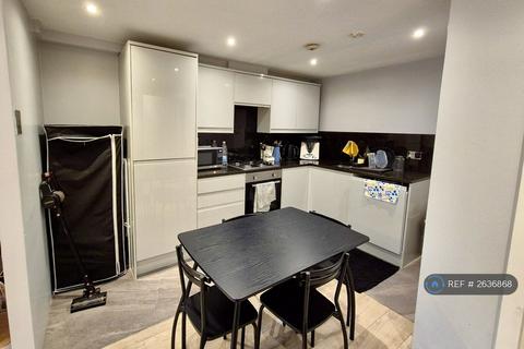 Studio to rent, Fore Street, London, N9