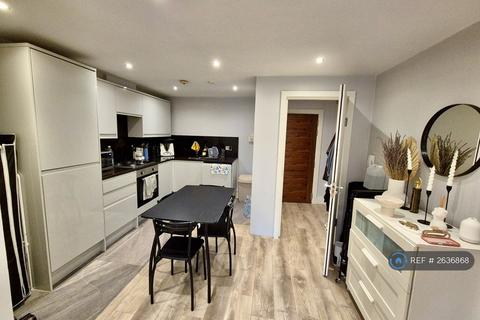 Studio to rent, Fore Street, London, N9
