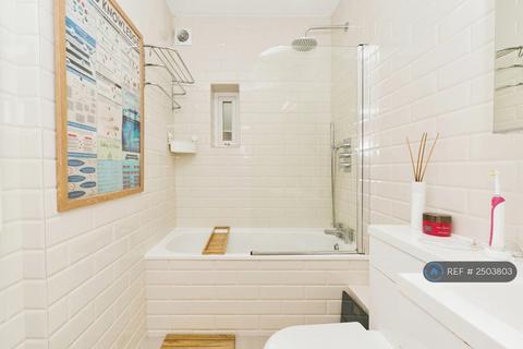 3 bedroom semi-detached house to rent, Dover House Road, London, SW15