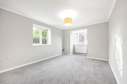 2 bedroom flat for sale, Heath End Road, Tadley RG26