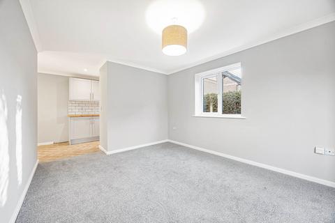 2 bedroom flat for sale, Heath End Road, Tadley RG26