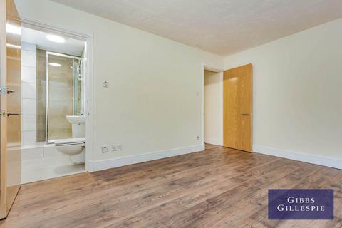 2 bedroom flat to rent, Winslow Close, Pinner, HA5