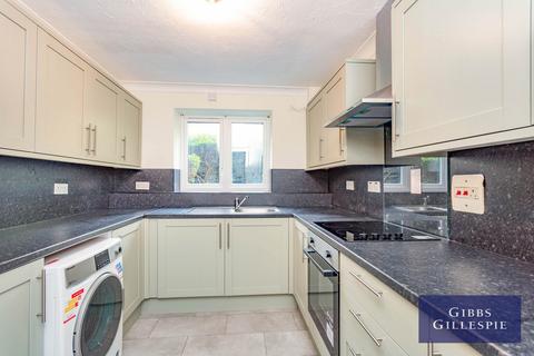 2 bedroom flat to rent, Winslow Close, Pinner, HA5