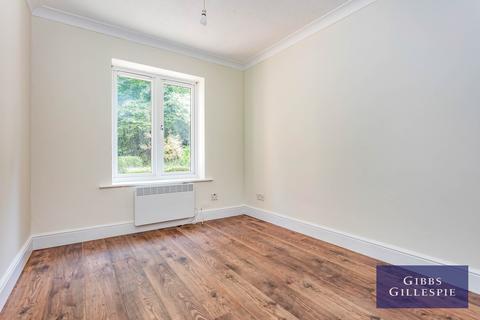 2 bedroom flat to rent, Winslow Close, Pinner, HA5