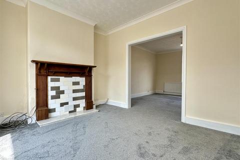 3 bedroom semi-detached house to rent, Westmorland Street, Balby, Doncaster