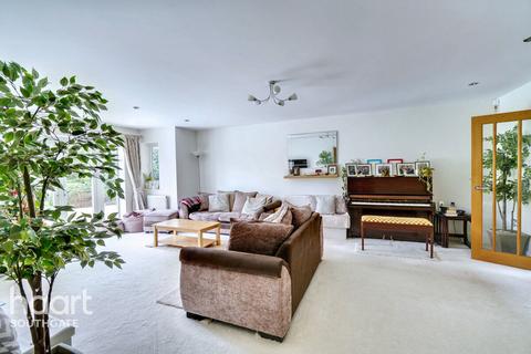5 bedroom bungalow for sale, Jennings Way, Barnet