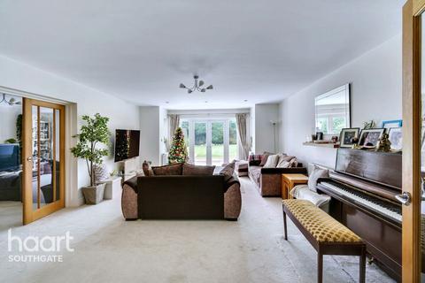 5 bedroom bungalow for sale, Jennings Way, Barnet