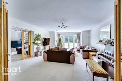 5 bedroom bungalow for sale, Jennings Way, Barnet