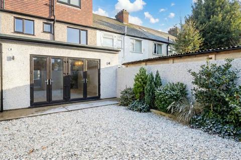 2 bedroom apartment for sale, Commonside East, Mitcham CR4