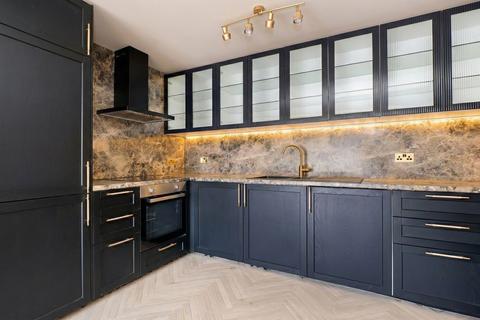 undefined, Commonside East, Mitcham CR4