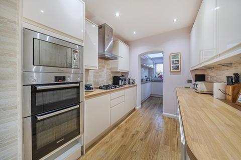 undefined, Commonside East, Mitcham CR4