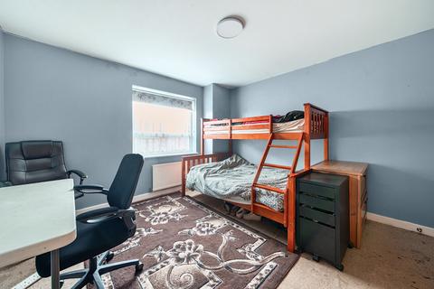2 bedroom apartment for sale, Talbot Close, Mitcham CR4