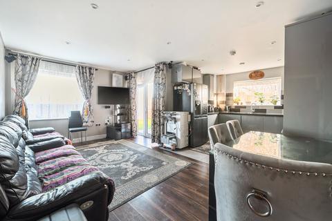 2 bedroom apartment for sale, Talbot Close, Mitcham CR4
