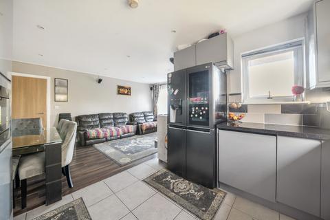 2 bedroom apartment for sale, Talbot Close, Mitcham CR4