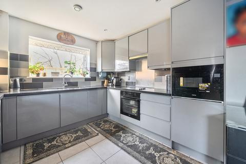 2 bedroom apartment for sale, Talbot Close, Mitcham CR4