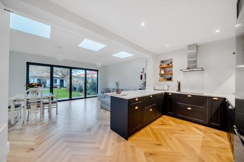 undefined, Commonside East, Mitcham CR4