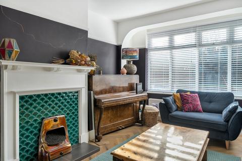 undefined, Commonside East, Mitcham CR4