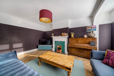 undefined, Commonside East, Mitcham CR4