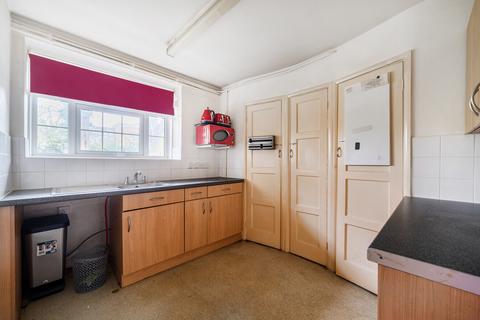 undefined, London Road, Mitcham CR4