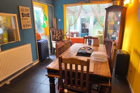 undefined, 3 Bedroom Semi-detached house