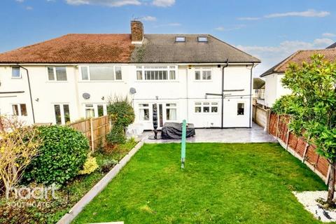 5 bedroom semi-detached house for sale - Lakenheath, London