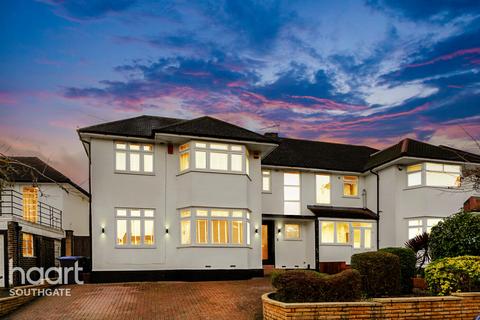 5 bedroom semi-detached house for sale, Lakenheath, London