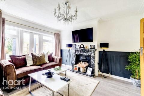 5 bedroom semi-detached house for sale - Lakenheath, London