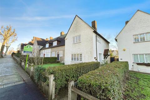 3 bedroom end of terrace house for sale - Well Hall Road, London SE9