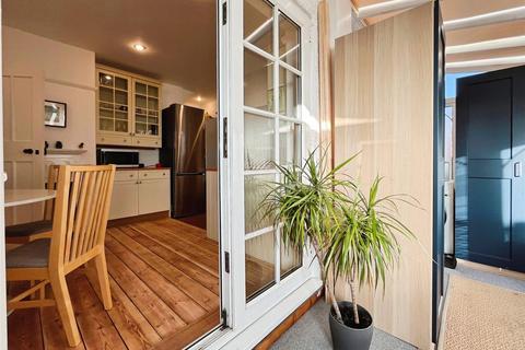 3 bedroom end of terrace house for sale, Well Hall Road, London SE9