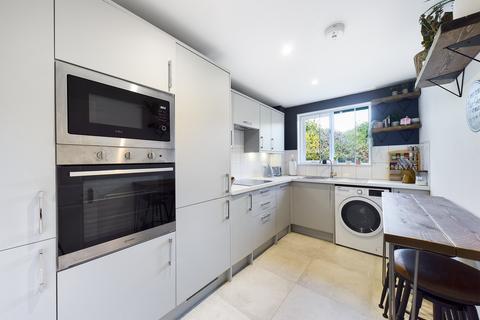 1 bedroom flat for sale, Knaves Hollow, Wooburn Moor, High Wycombe, Buckinghamshire, HP10 0PB