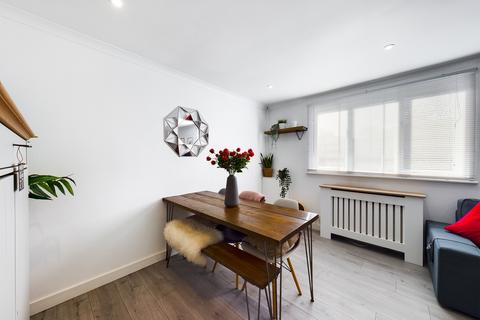 1 bedroom flat for sale, Knaves Hollow, Wooburn Moor, High Wycombe, Buckinghamshire, HP10 0PB
