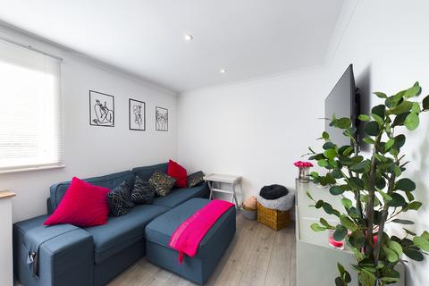 1 bedroom flat for sale, Knaves Hollow, Wooburn Moor, High Wycombe, Buckinghamshire, HP10 0PB
