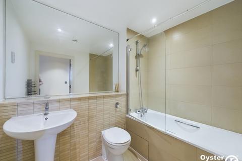 2 bedroom apartment to rent, Ilford Hill, Icon Building, IG1